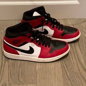 Nike Air Jordan 1 Mid “ Chicago Black Toe”